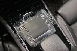 valkoinen Mercedes-Benz GLB 2020 kuva 26.