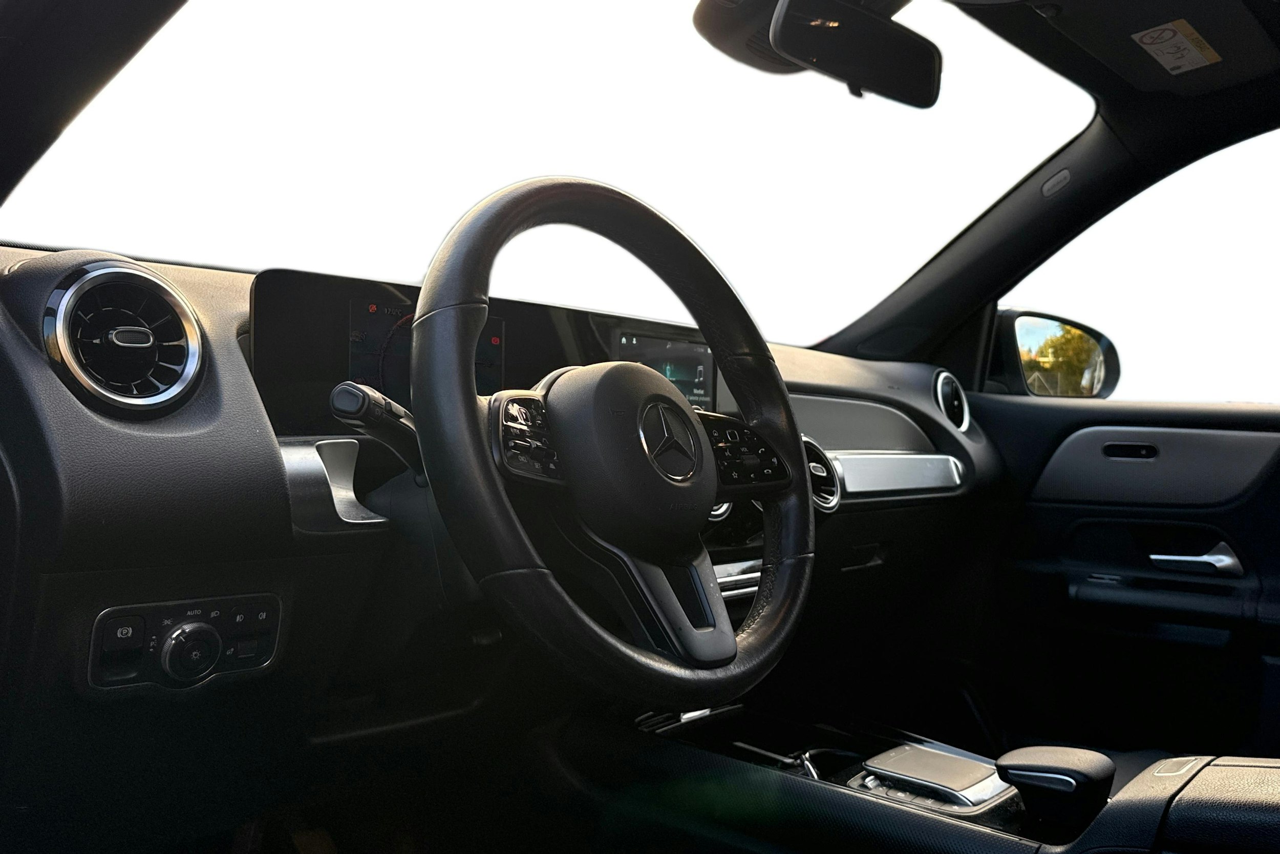 musta Mercedes-Benz GLB 2021 kuva 3.