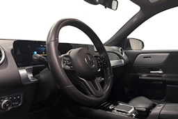 musta Mercedes-Benz GLB 2021 kuva 7.
