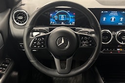 musta Mercedes-Benz GLB 2021 kuva 14.