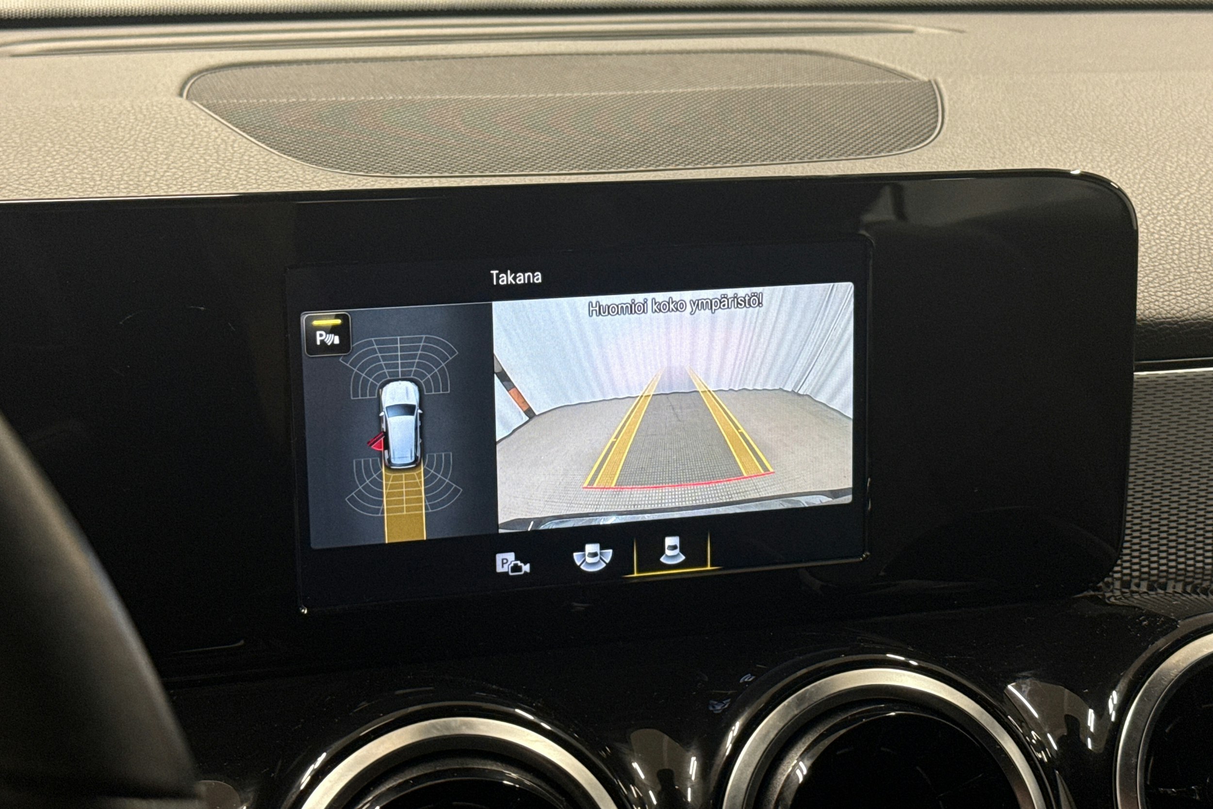 musta Mercedes-Benz GLB 2021 kuva 20.