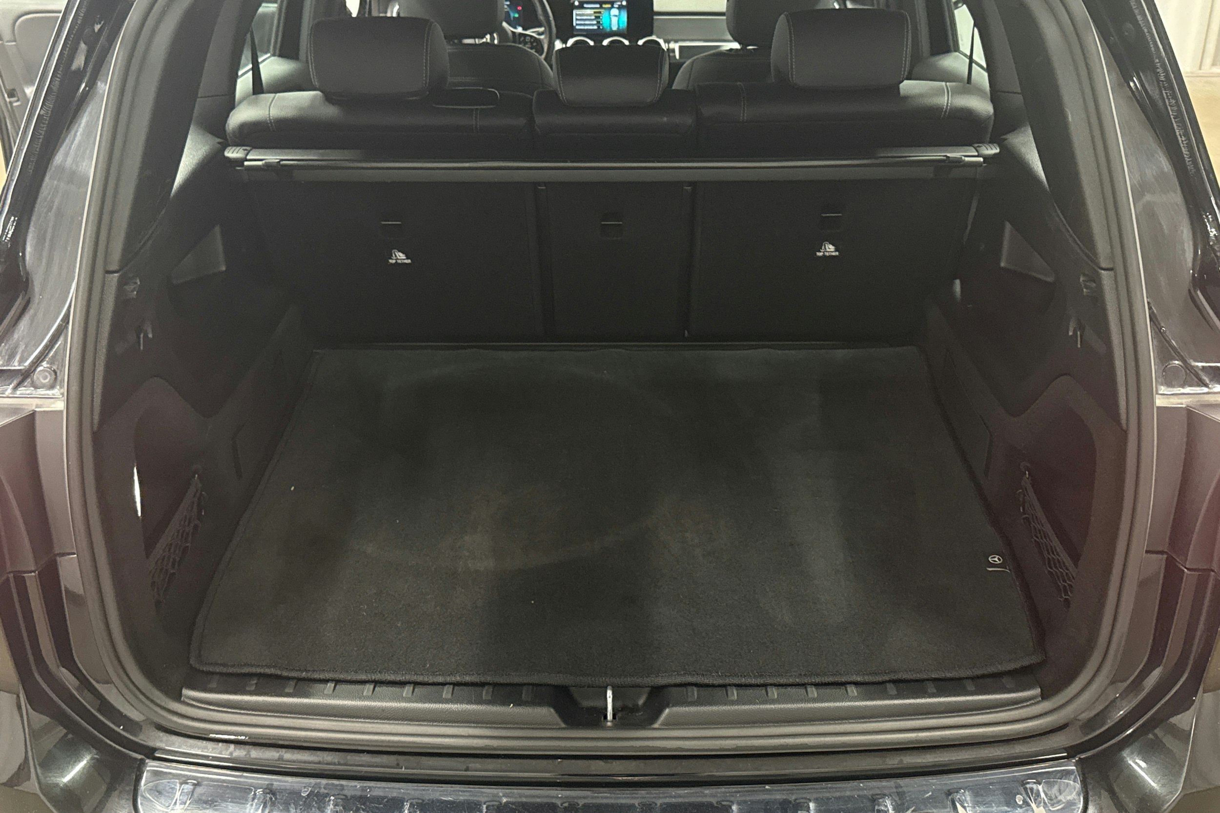 musta Mercedes-Benz GLB 2021 kuva 23.