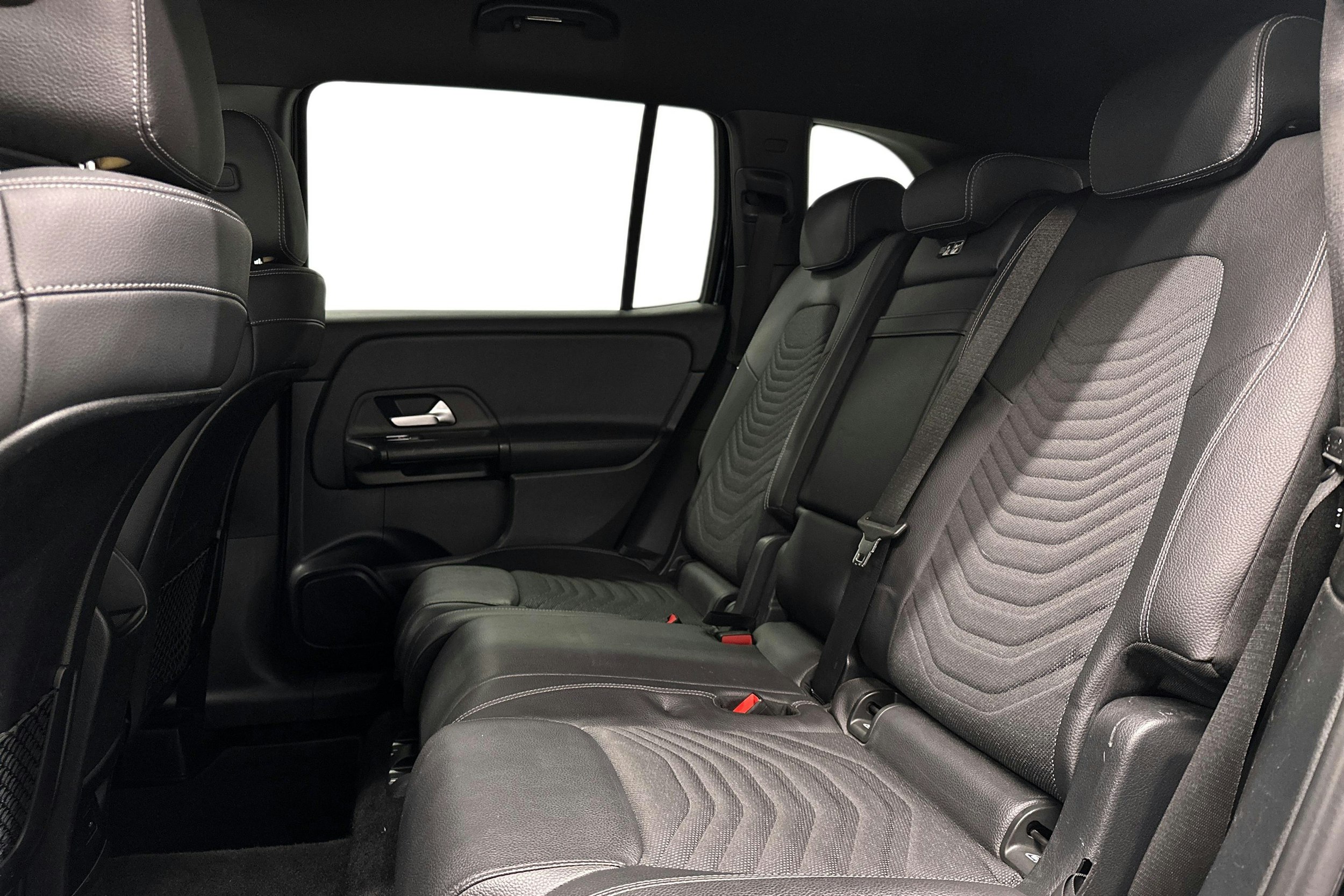 musta Mercedes-Benz GLB 2021 kuva 10.