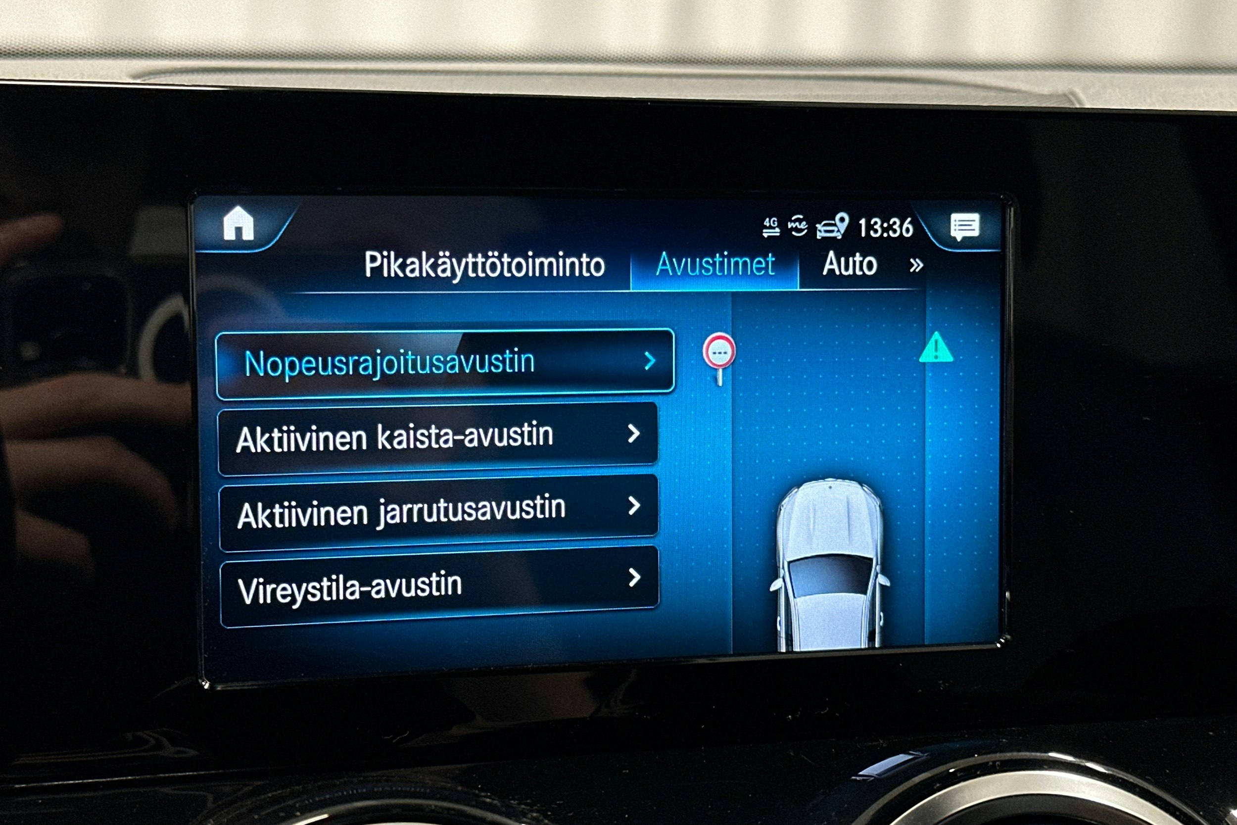 musta Mercedes-Benz GLB 2021 kuva 23.
