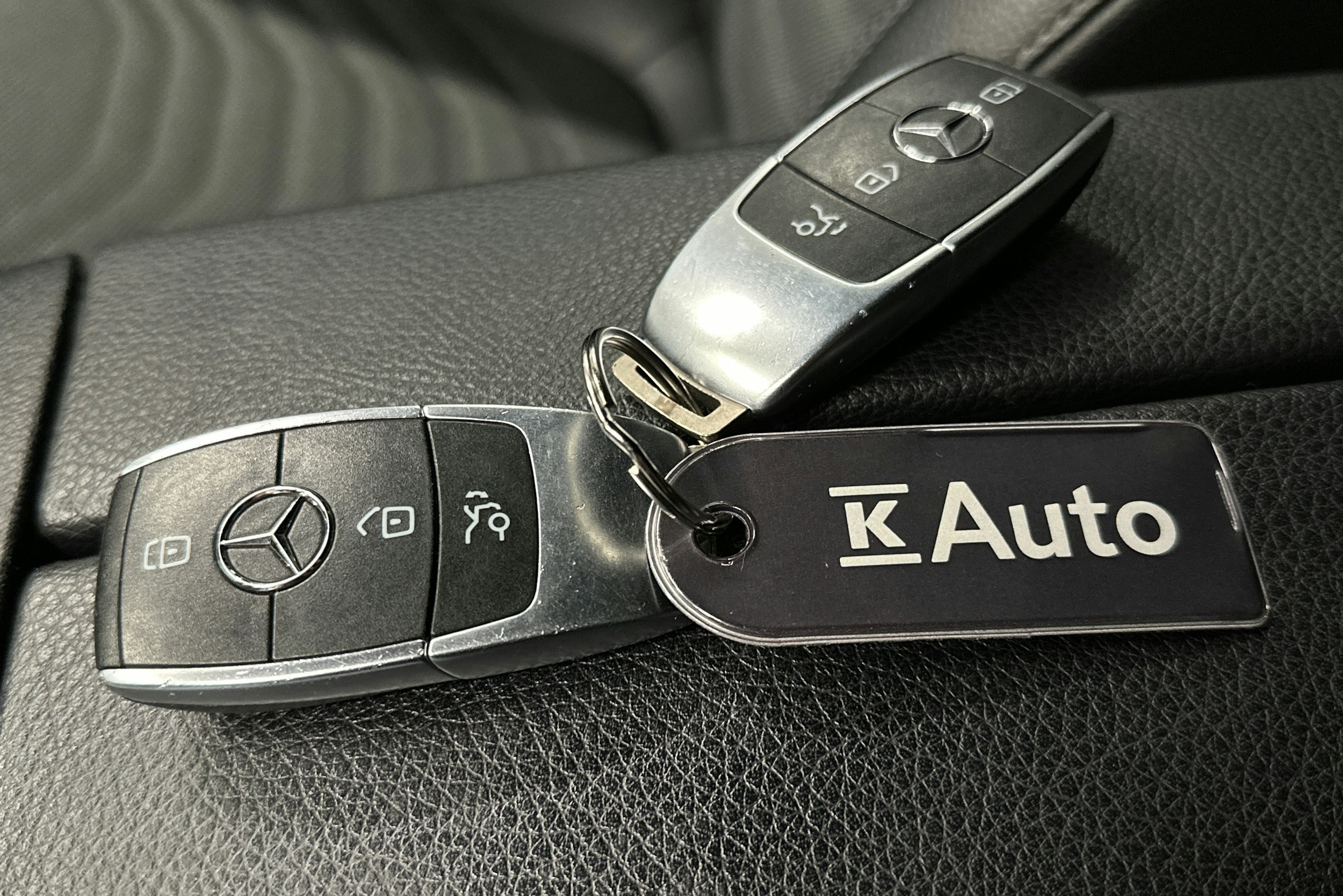 musta Mercedes-Benz GLB 2021 kuva 28.