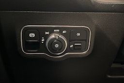 valkoinen Mercedes-Benz GLB 2021 kuva 18.
