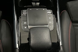valkoinen Mercedes-Benz GLB 2021 kuva 22.