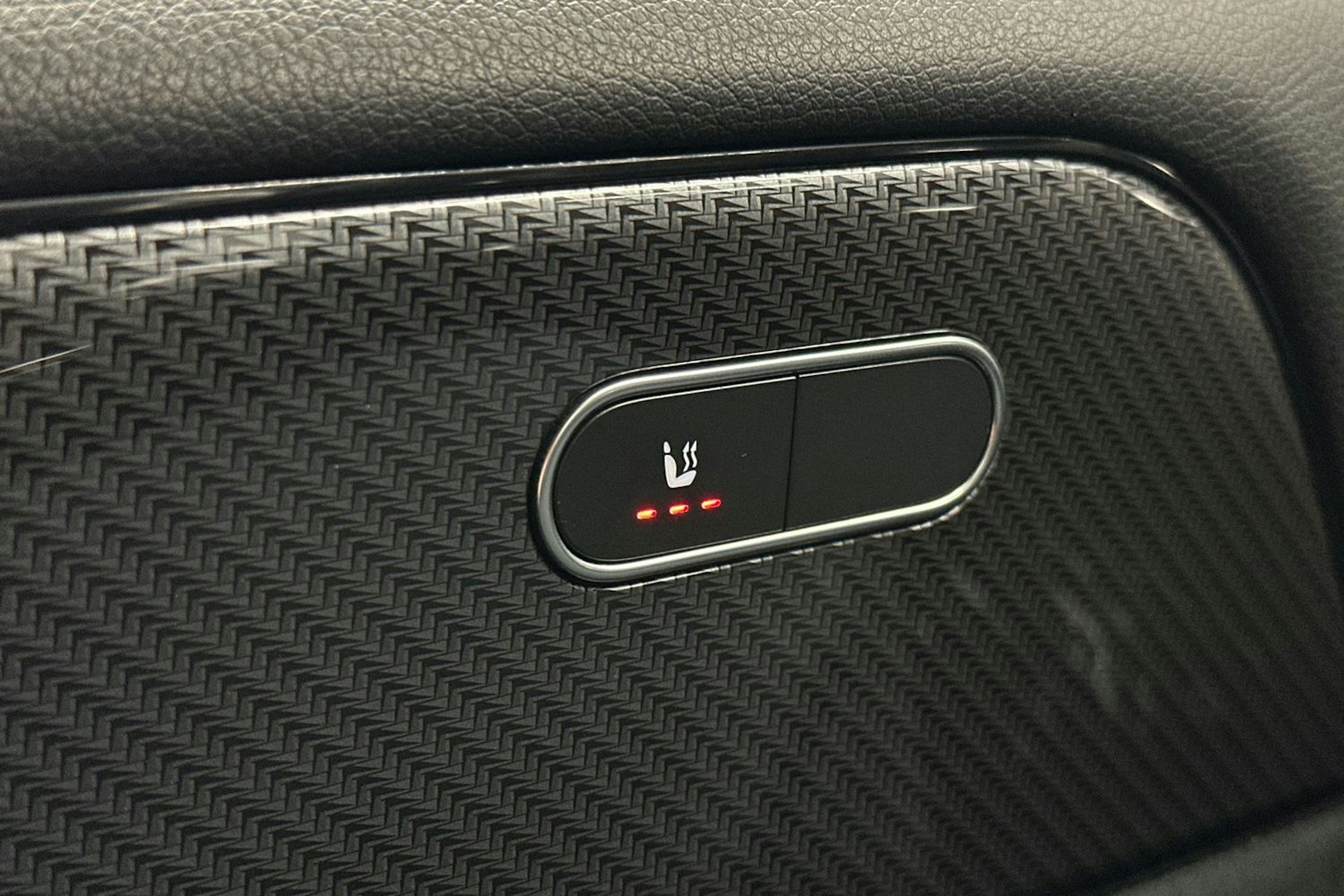 valkoinen Mercedes-Benz GLB 2021 kuva 24.