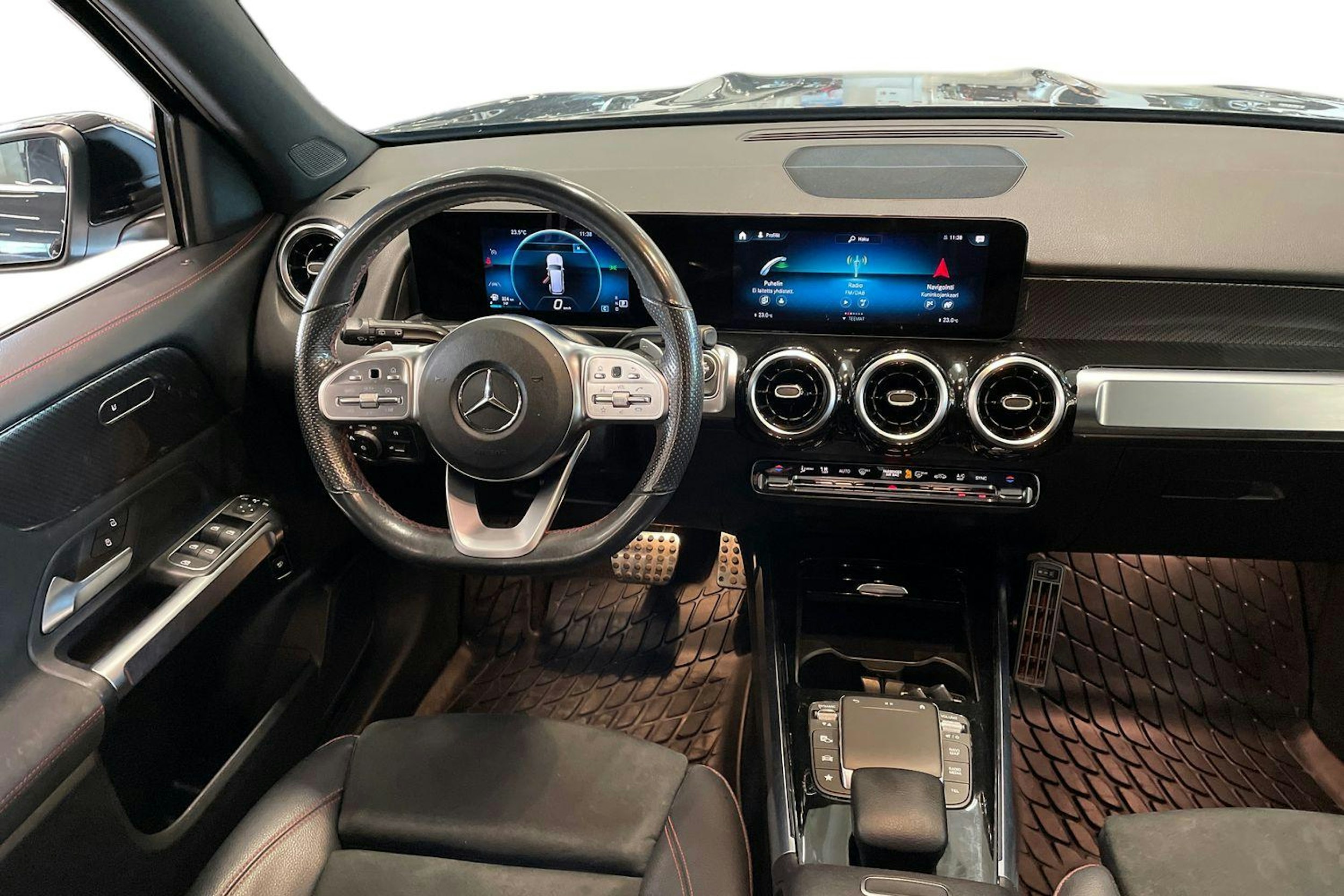 musta Mercedes-Benz GLB 2021 kuva 9.