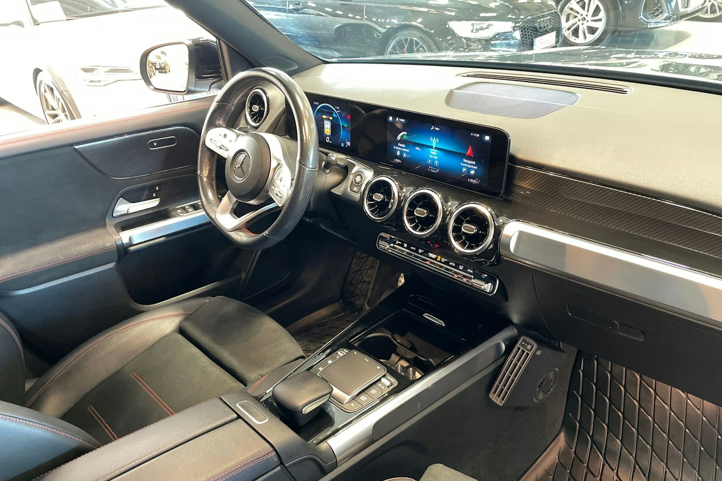 musta Mercedes-Benz GLB 2021 kuva 15.
