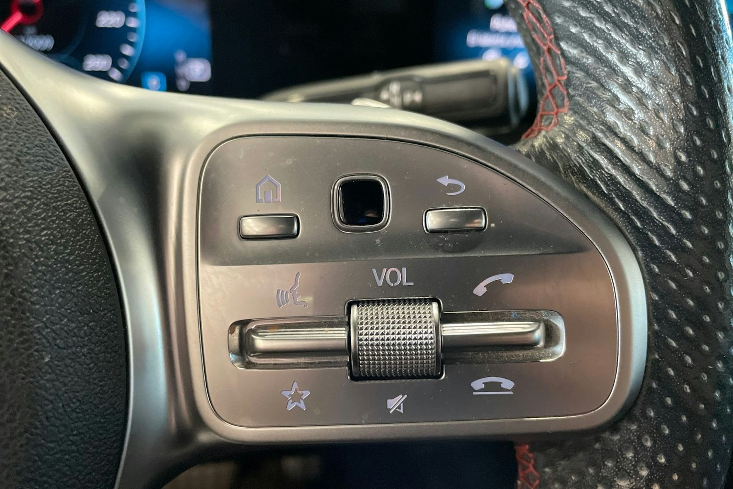 musta Mercedes-Benz GLB 2021 kuva 17.