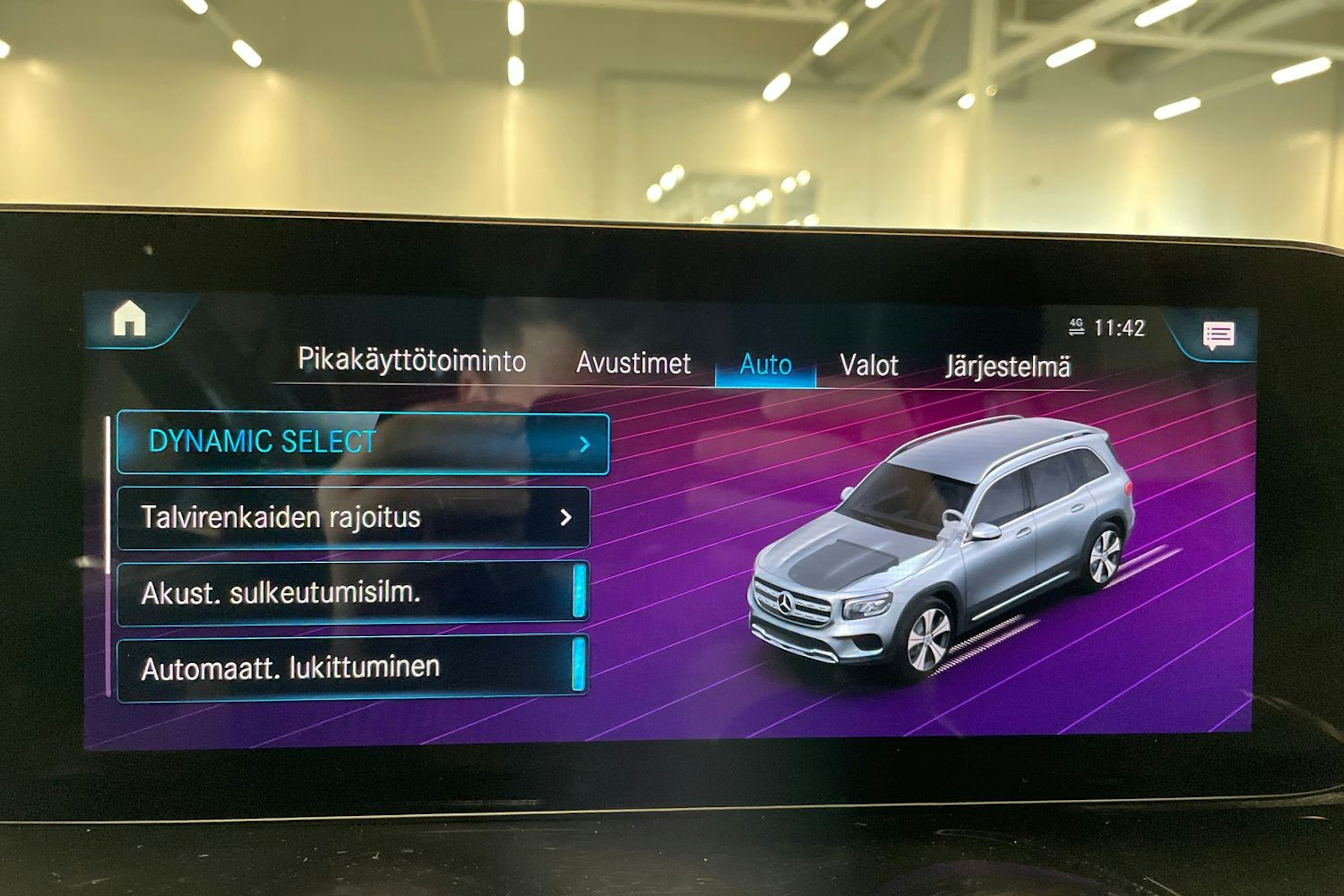 musta Mercedes-Benz GLB 2021 kuva 28.