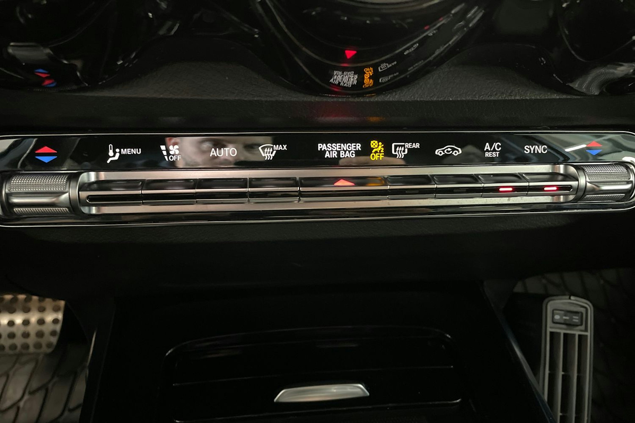 musta Mercedes-Benz GLB 2021 kuva 34.