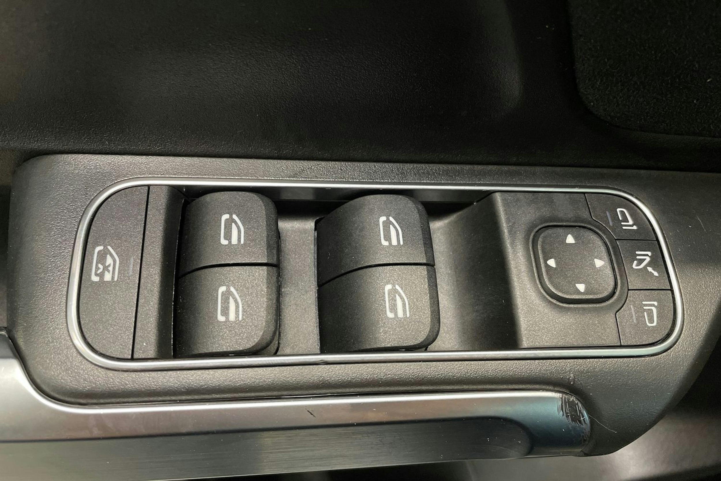 musta Mercedes-Benz GLB 2021 kuva 38.