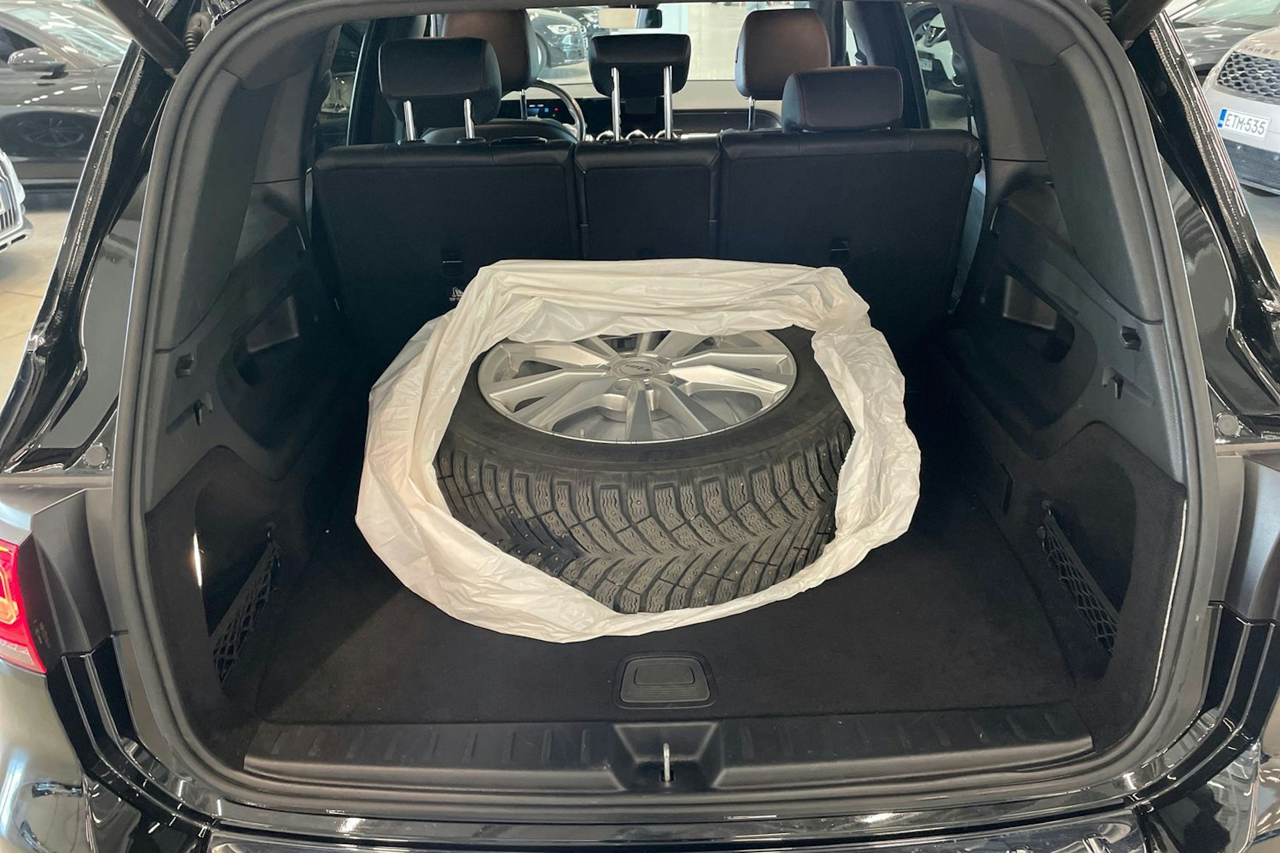 musta Mercedes-Benz GLB 2021 kuva 42.
