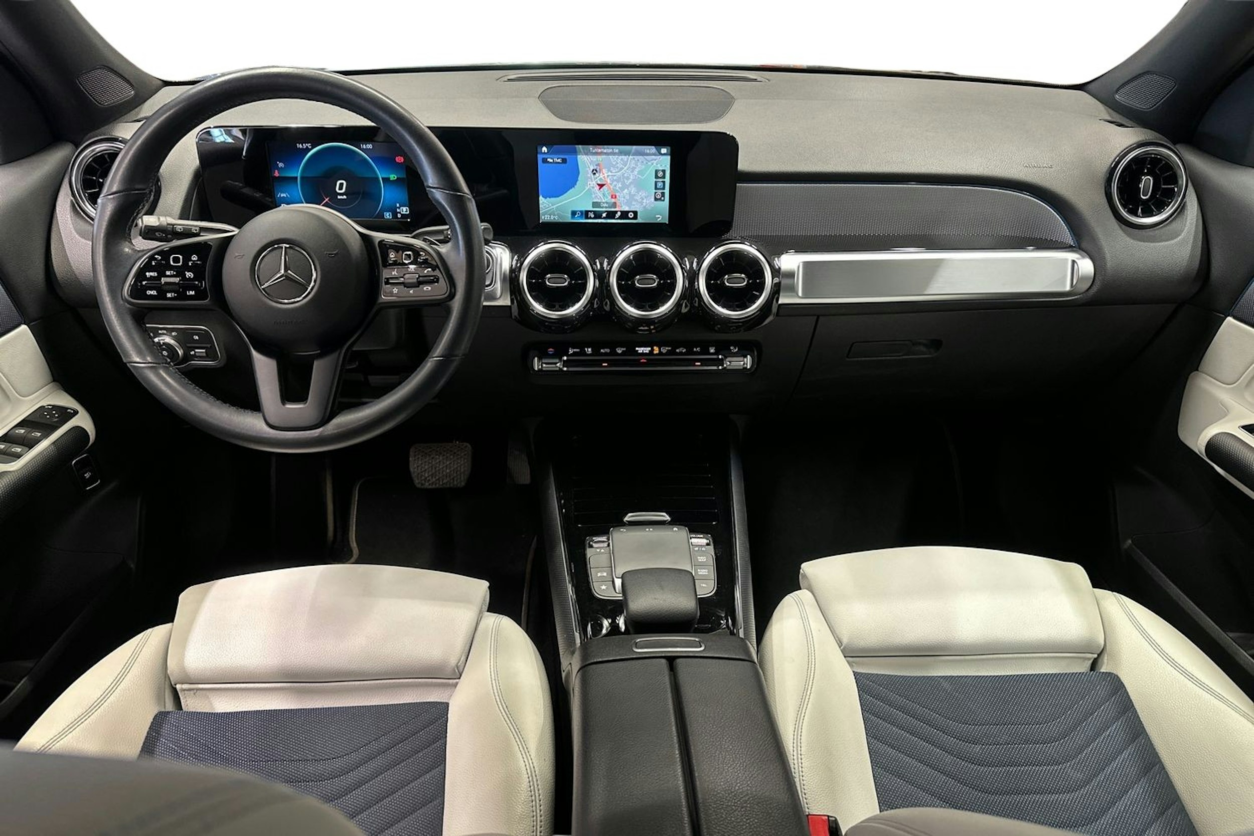 musta Mercedes-Benz GLB 2021 kuva 9.