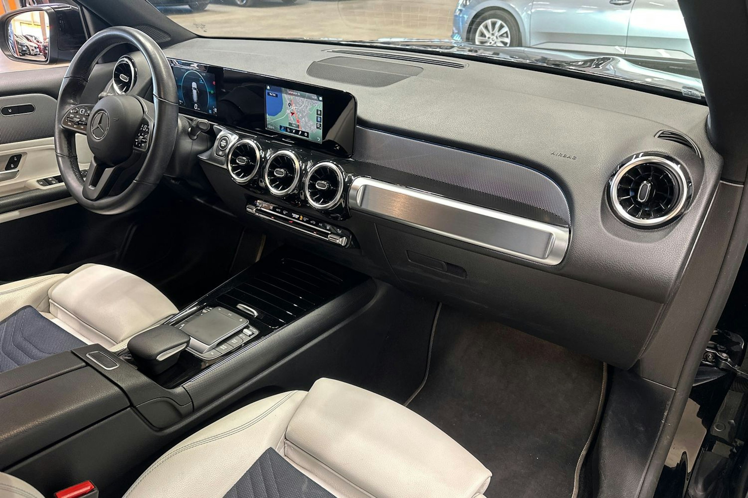 musta Mercedes-Benz GLB 2021 kuva 12.