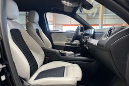musta Mercedes-Benz GLB 2021 kuva 13.
