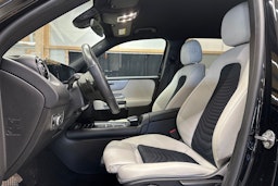 musta Mercedes-Benz GLB 2021 kuva 15.