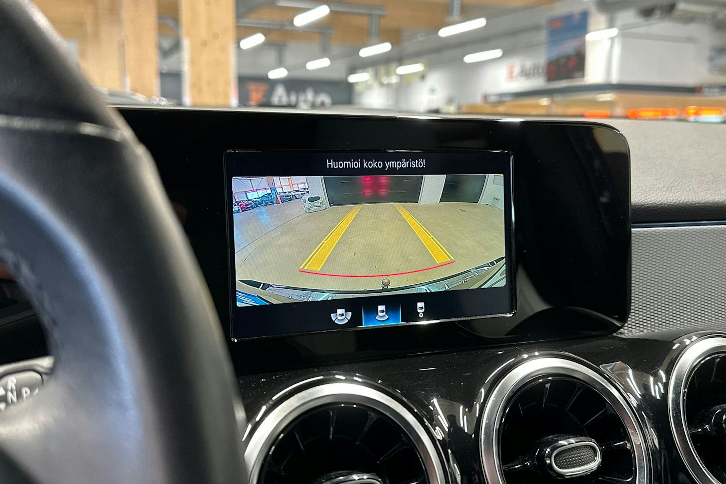 musta Mercedes-Benz GLB 2021 kuva 19.