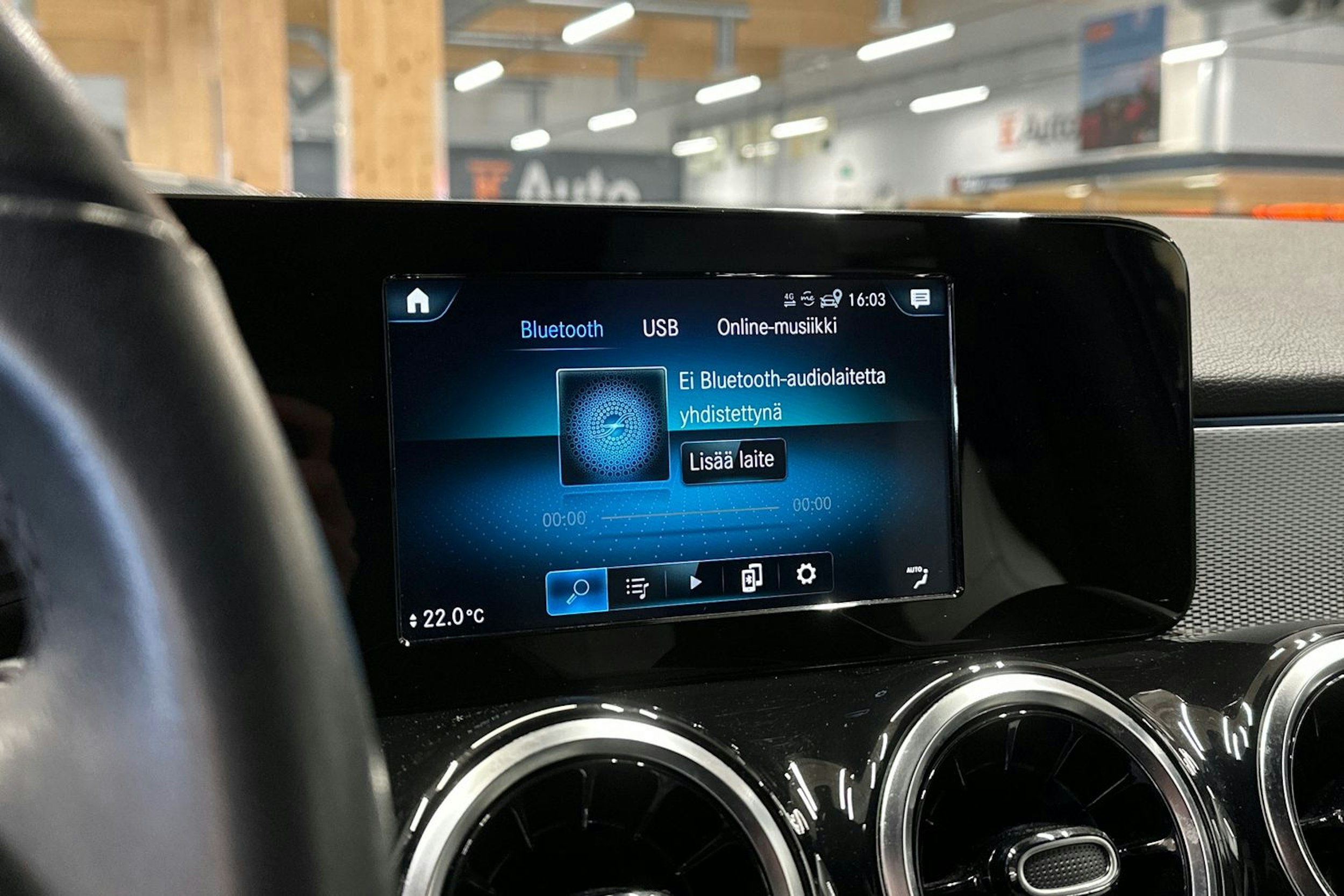 musta Mercedes-Benz GLB 2021 kuva 20.