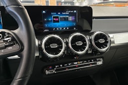 musta Mercedes-Benz GLB 2021 kuva 21.