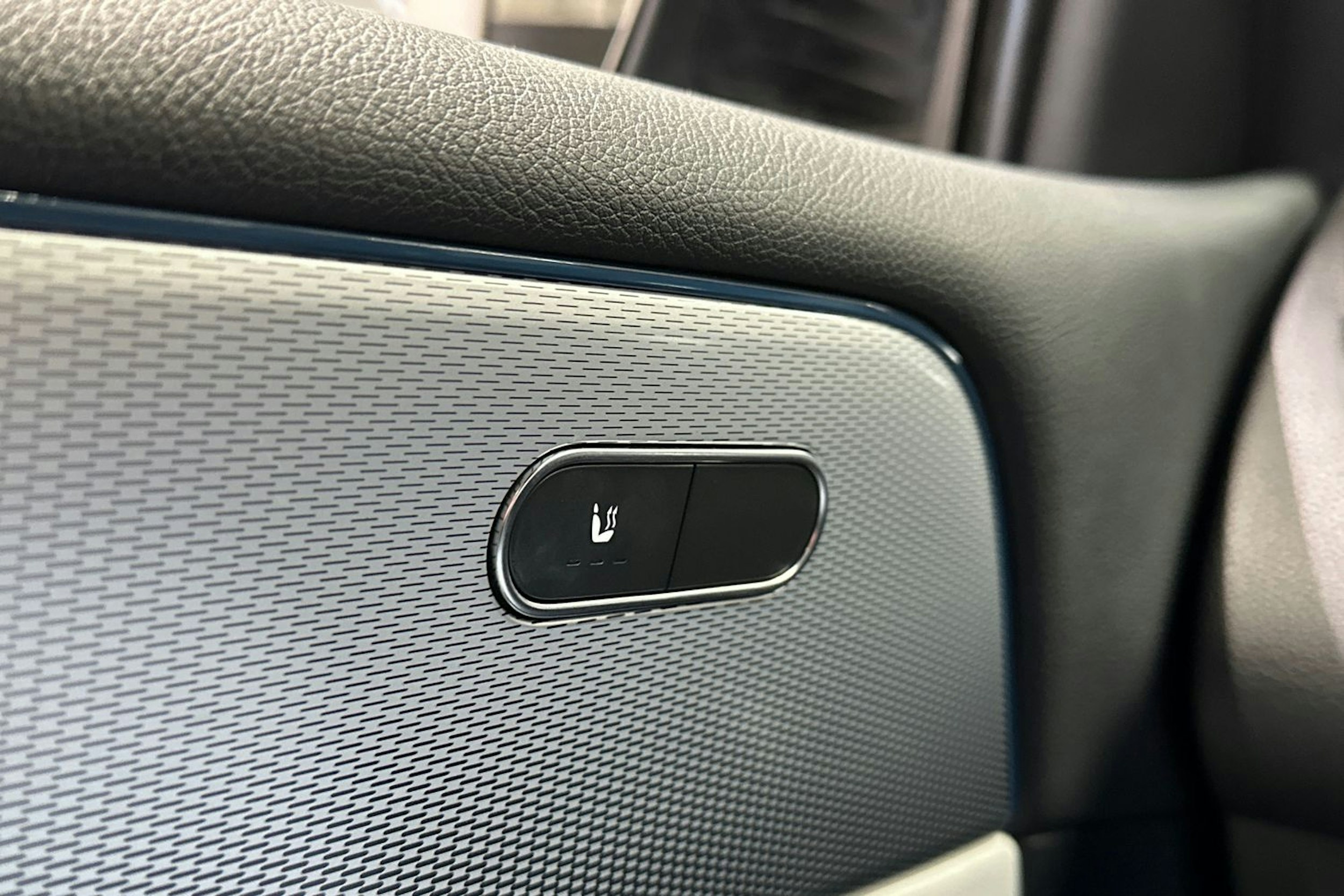 musta Mercedes-Benz GLB 2021 kuva 27.
