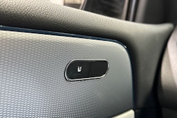 musta Mercedes-Benz GLB 2021 kuva 27.