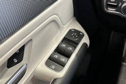 musta Mercedes-Benz GLB 2021 kuva 28.