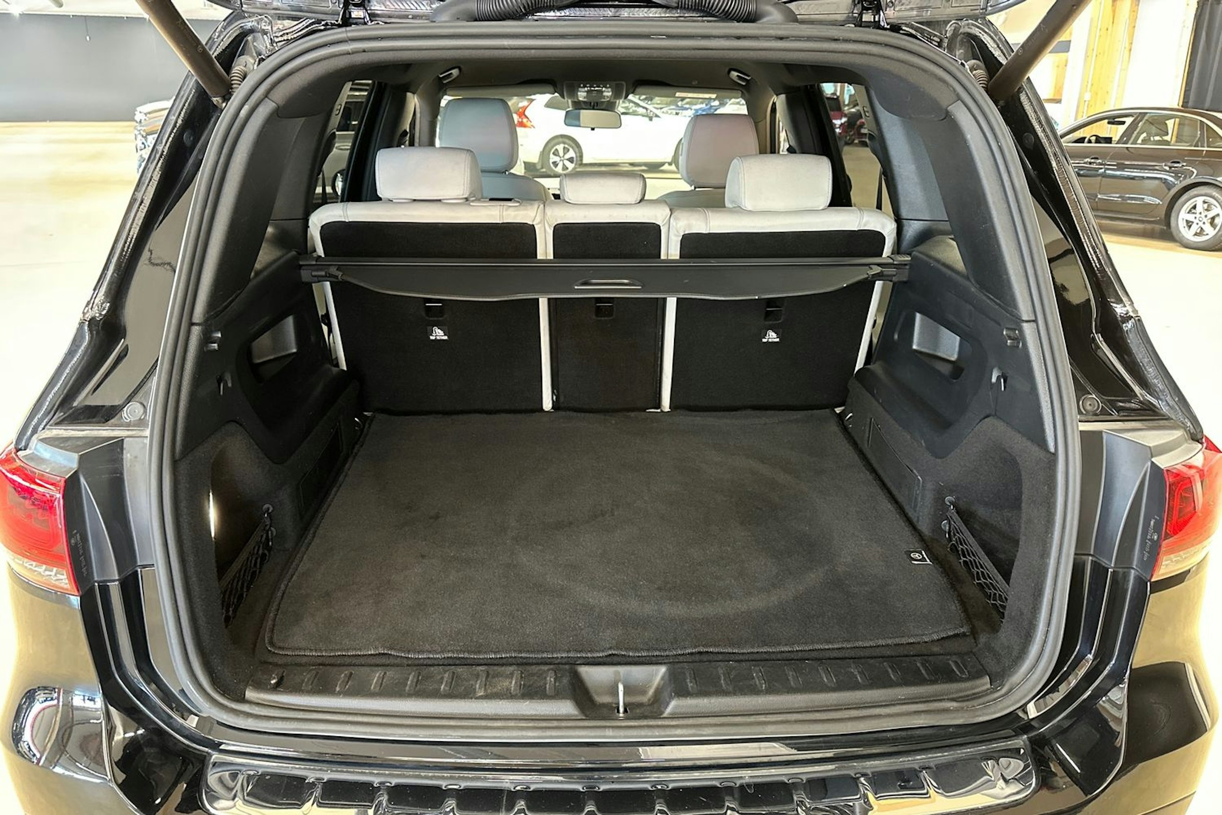 musta Mercedes-Benz GLB 2021 kuva 29.