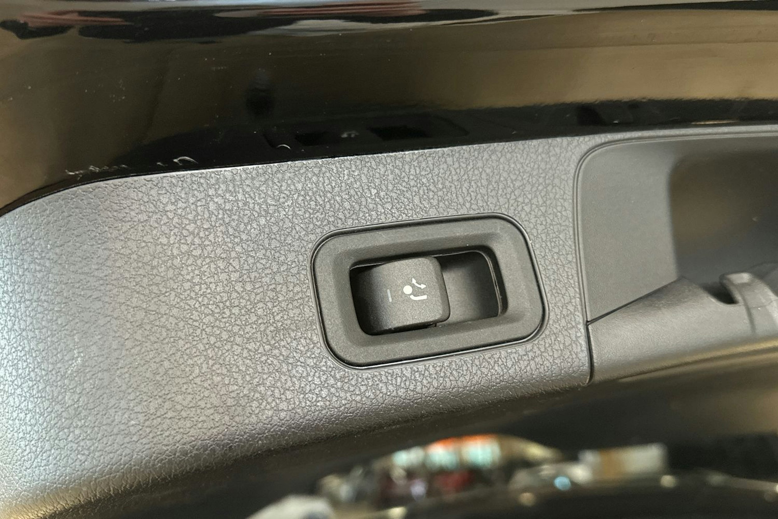 musta Mercedes-Benz GLB 2021 kuva 30.