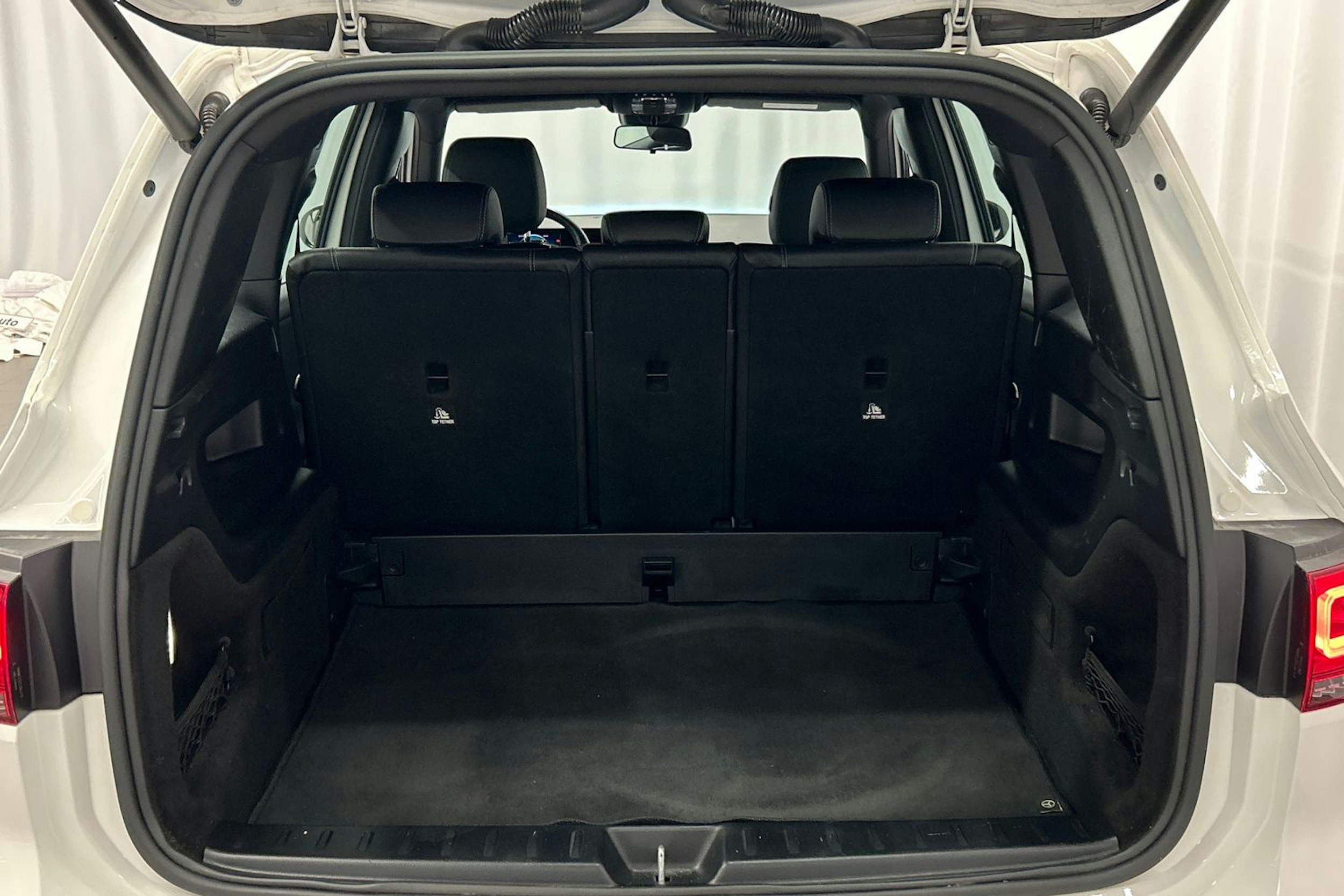 valkoinen Mercedes-Benz GLB 2021 kuva 14.