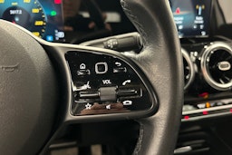 valkoinen Mercedes-Benz GLB 2021 kuva 21.