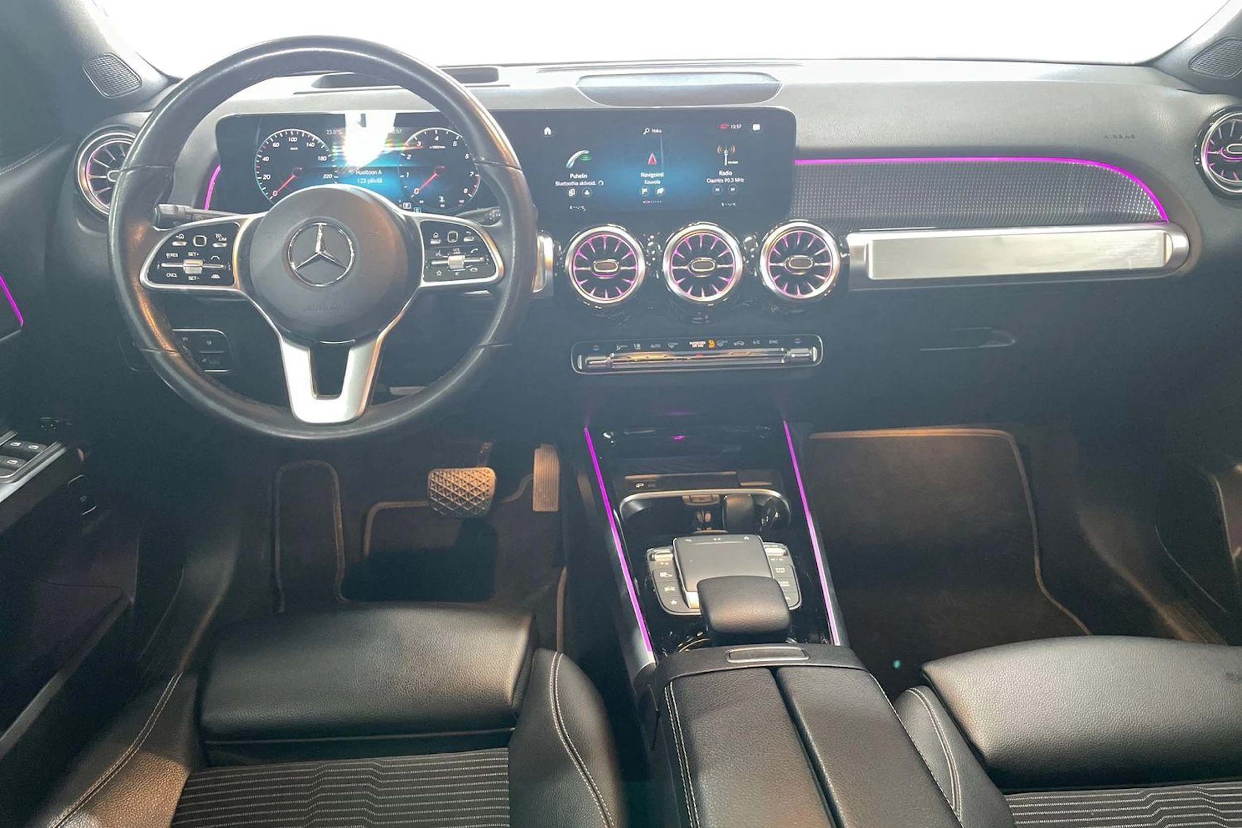 Musta Mercedes-Benz GLB 2022 kuva 9.
