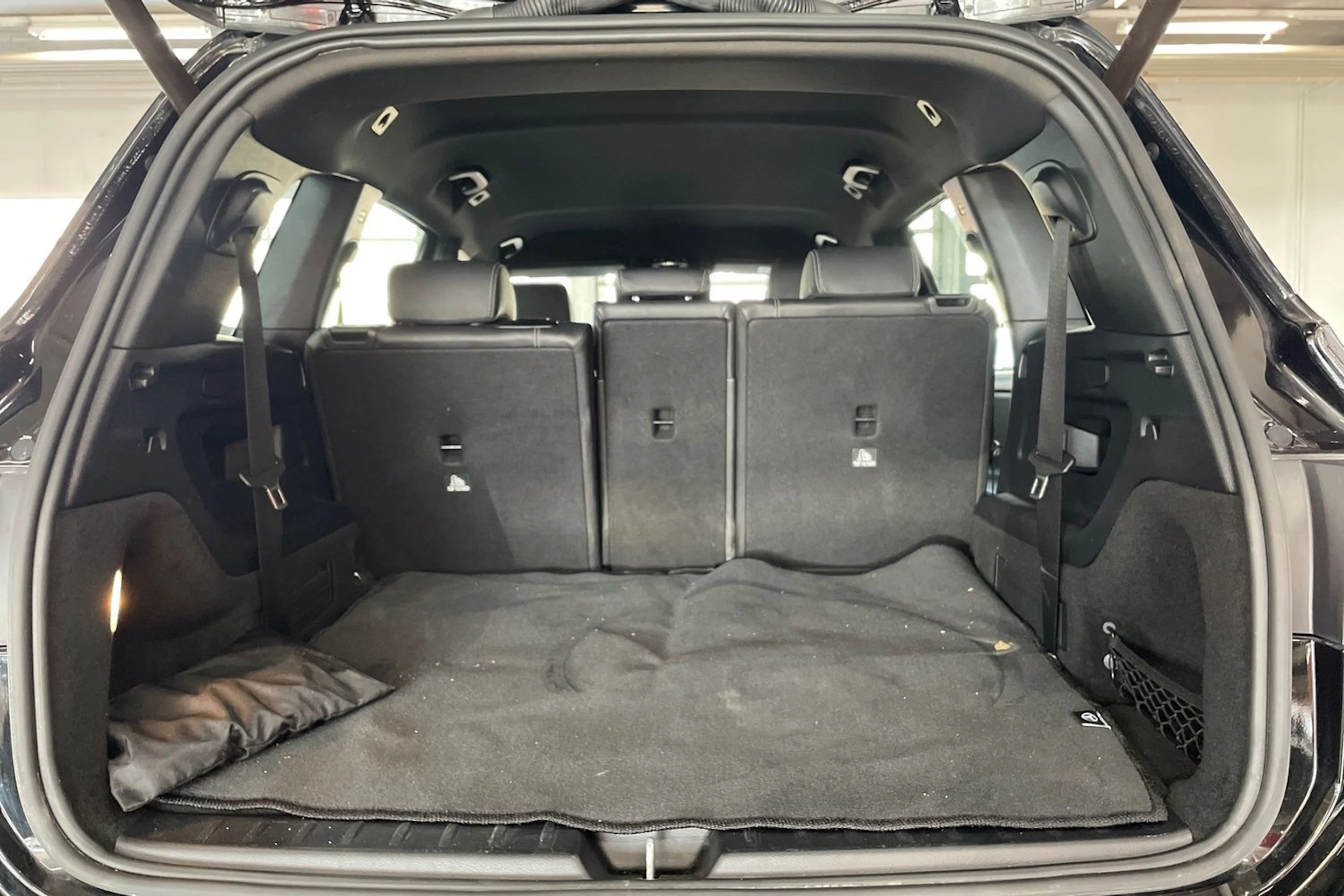 Musta Mercedes-Benz GLB 2022 kuva 17.