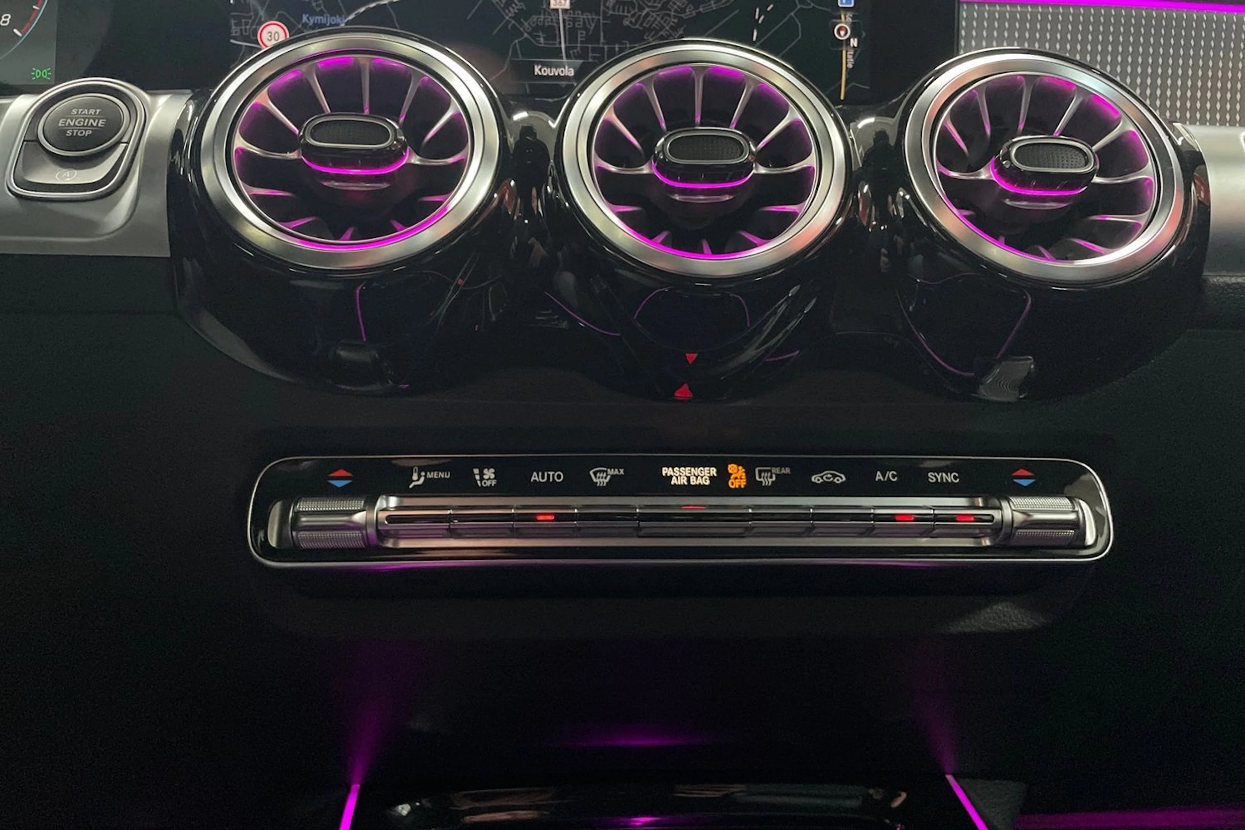Musta Mercedes-Benz GLB 2022 kuva 22.
