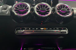 Musta Mercedes-Benz GLB 2022 kuva 22.