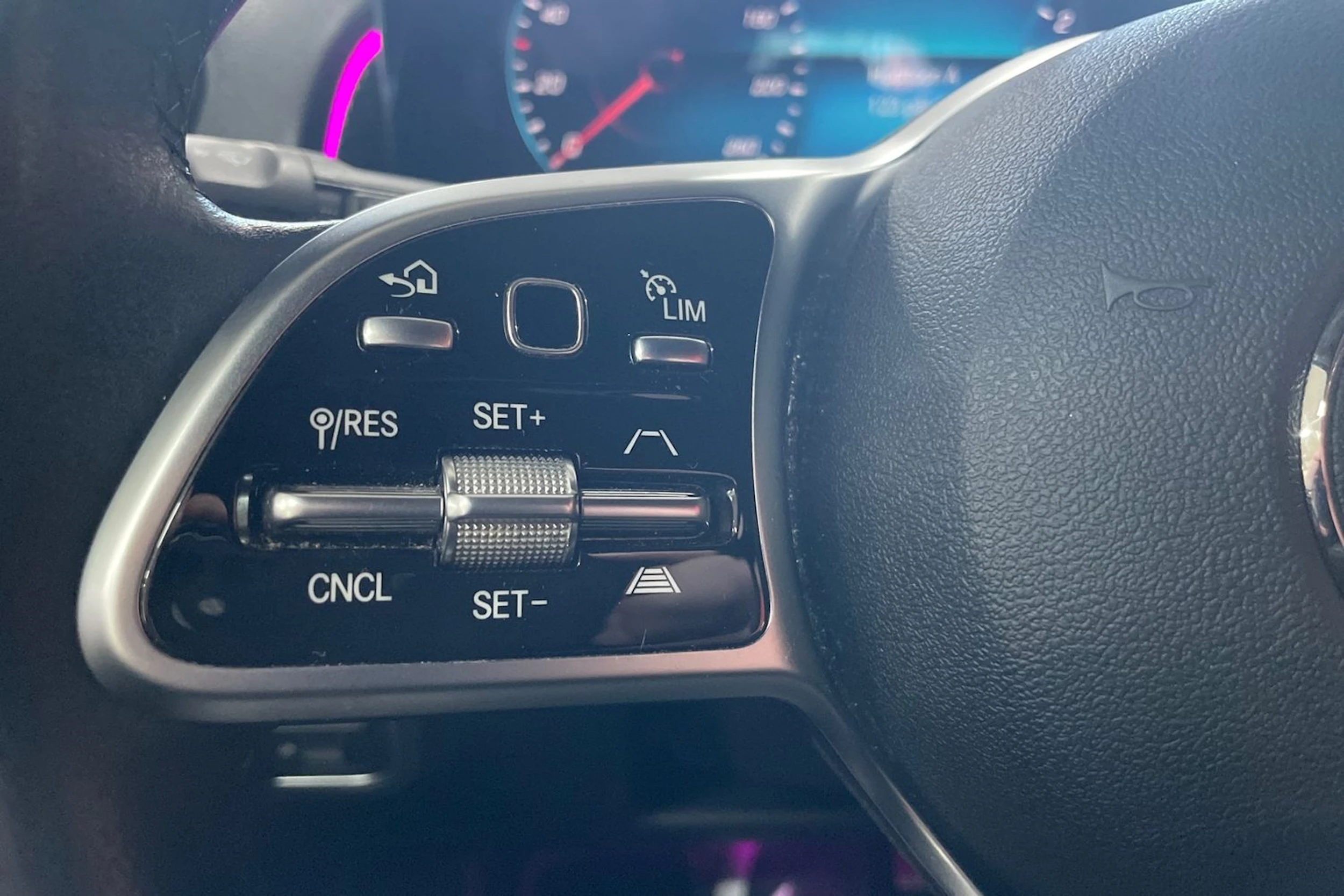 Musta Mercedes-Benz GLB 2022 kuva 27.