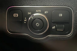 Musta Mercedes-Benz GLB 2022 kuva 28.