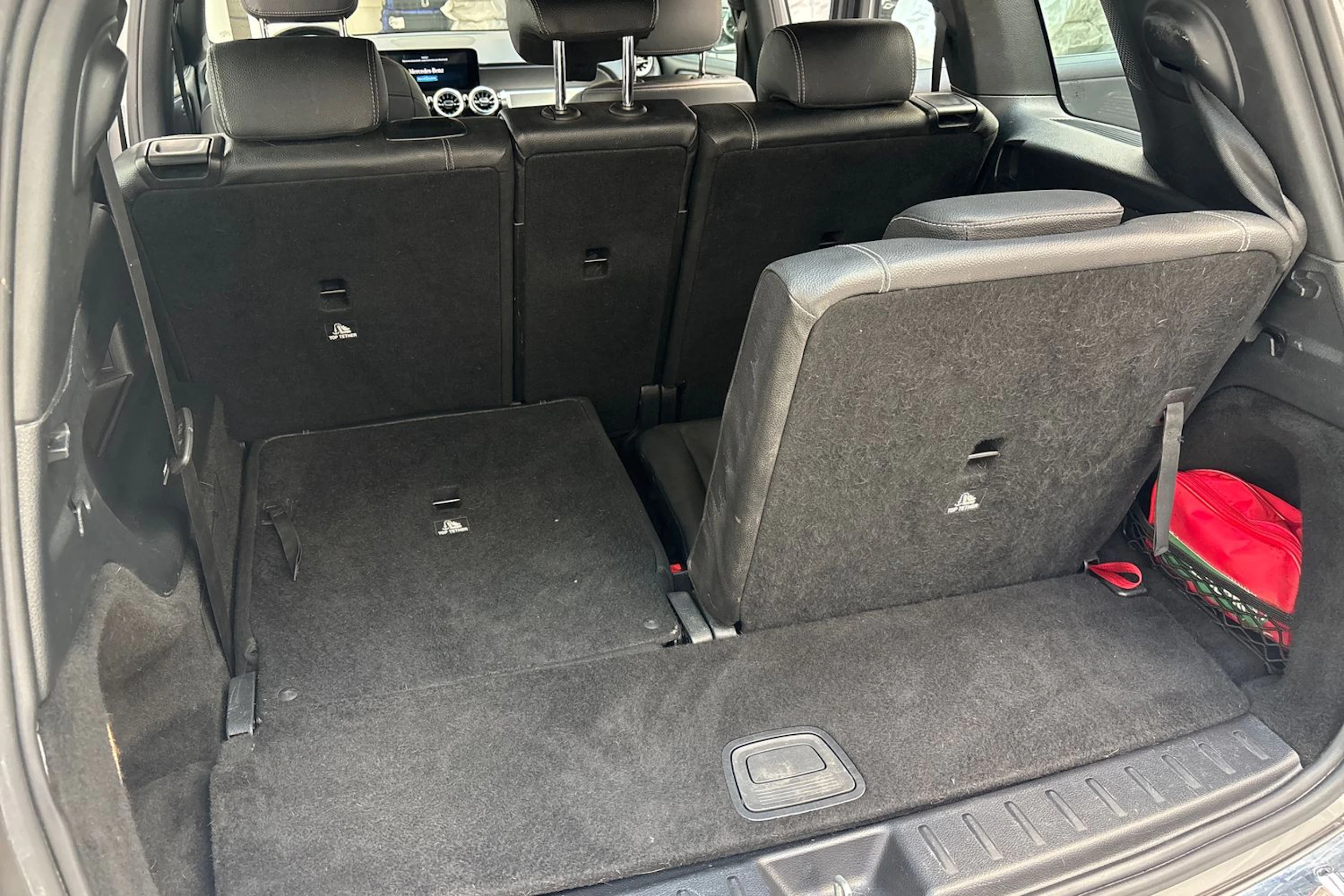Harmaa Mercedes-Benz GLB 2022 kuva 16.