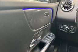 Harmaa Mercedes-Benz GLB 2022 kuva 19.