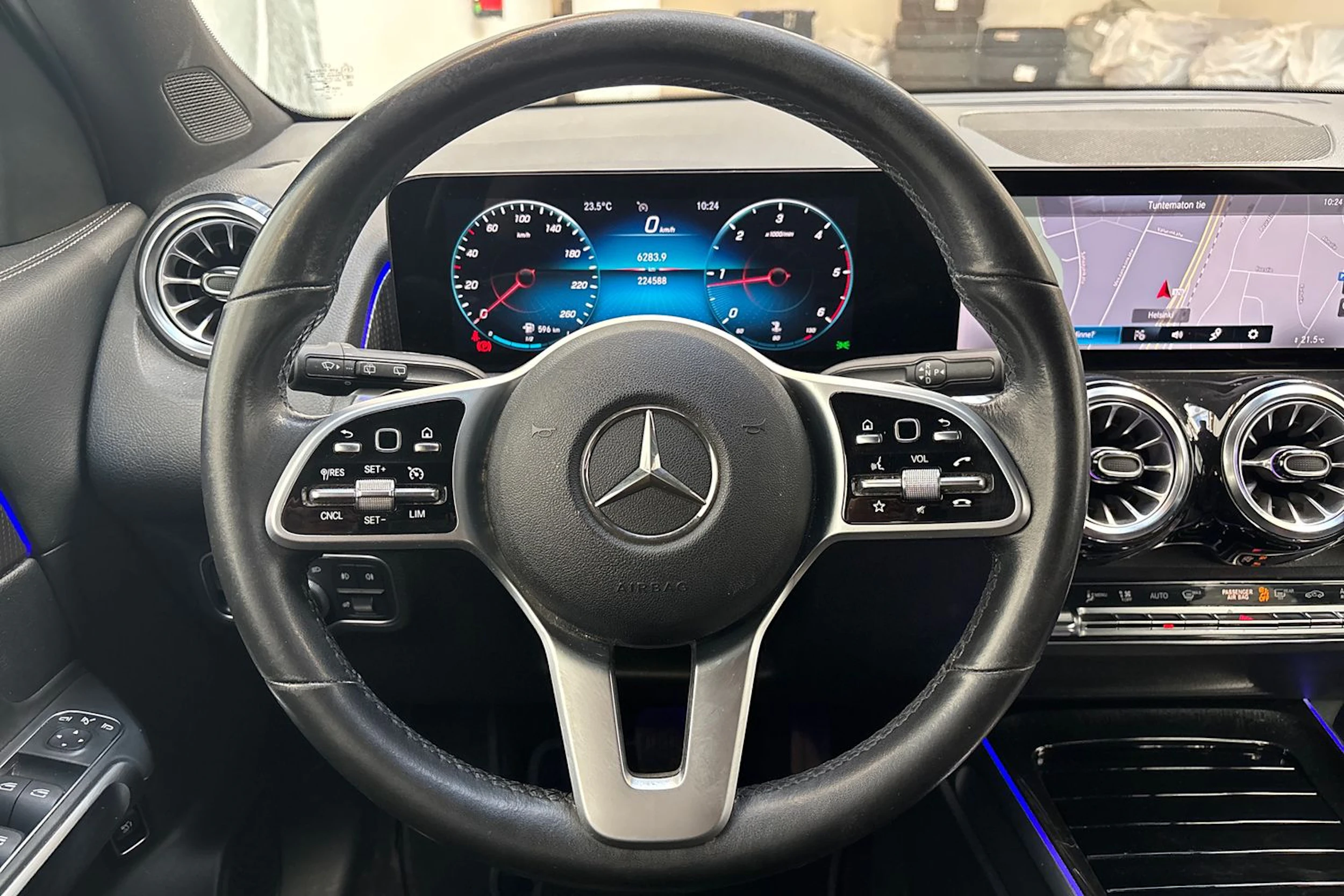 Harmaa Mercedes-Benz GLB 2022 kuva 20.