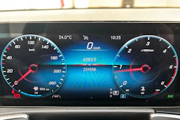 Harmaa Mercedes-Benz GLB 2022 kuva 21.
