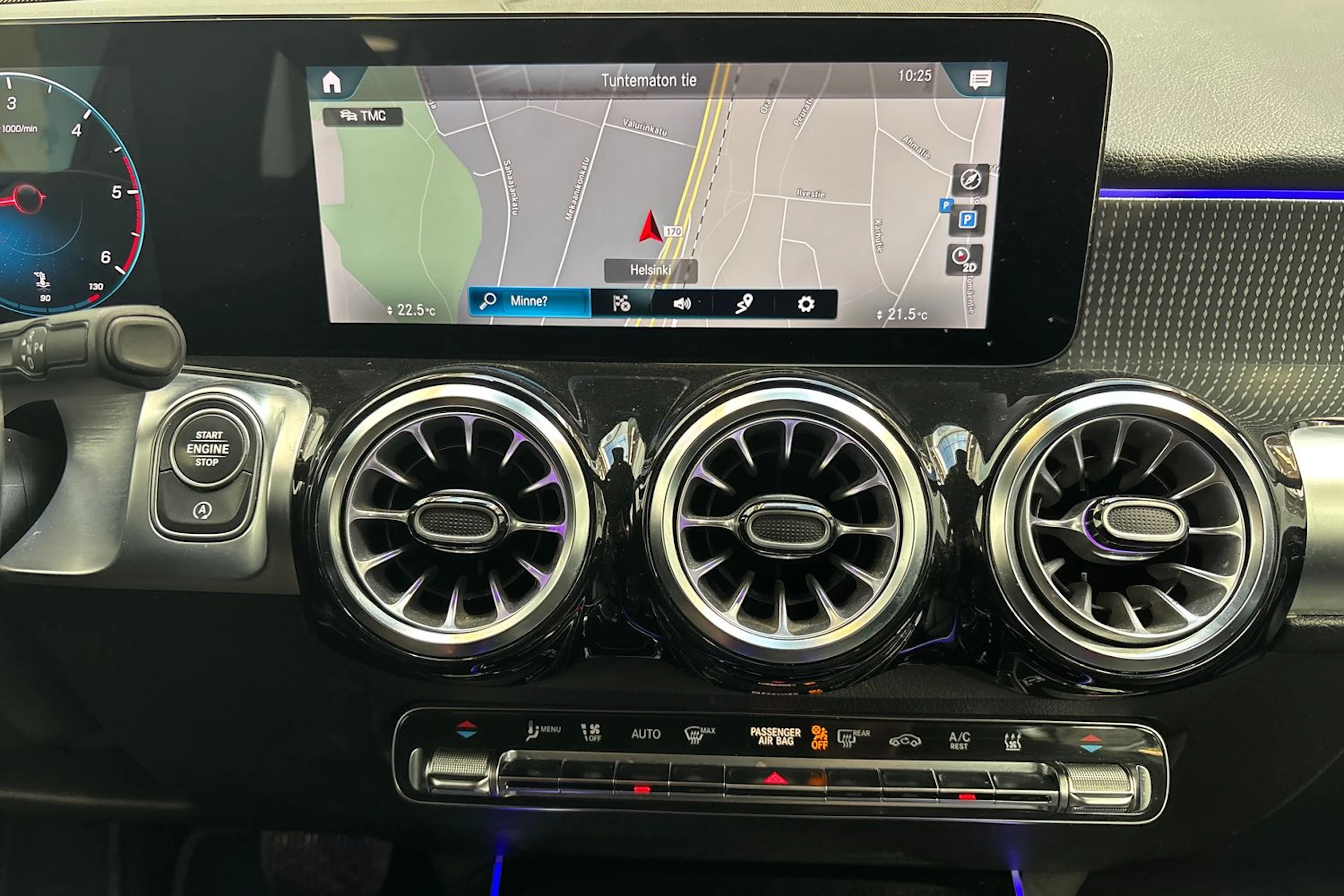 Harmaa Mercedes-Benz GLB 2022 kuva 23.