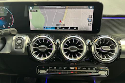 Harmaa Mercedes-Benz GLB 2022 kuva 23.