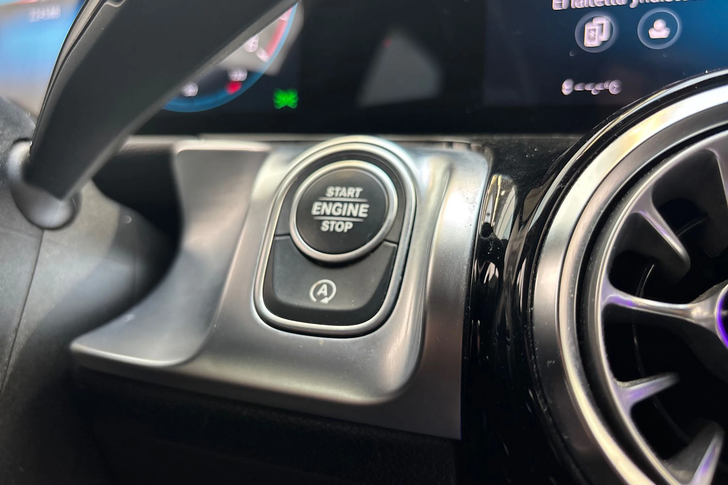 Harmaa Mercedes-Benz GLB 2022 kuva 26.