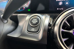 Harmaa Mercedes-Benz GLB 2022 kuva 26.