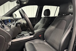 musta Mercedes-Benz GLB 2022 kuva 17.