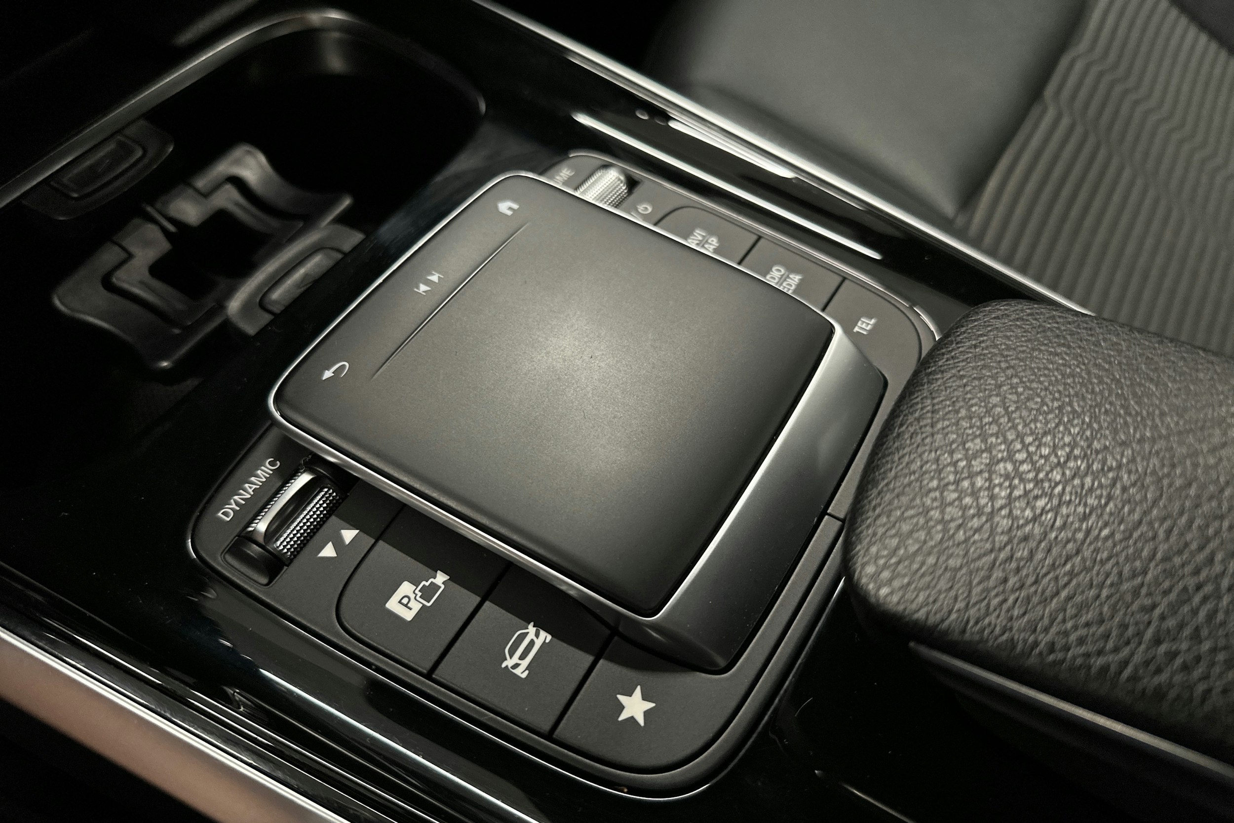 musta Mercedes-Benz GLB 2022 kuva 29.