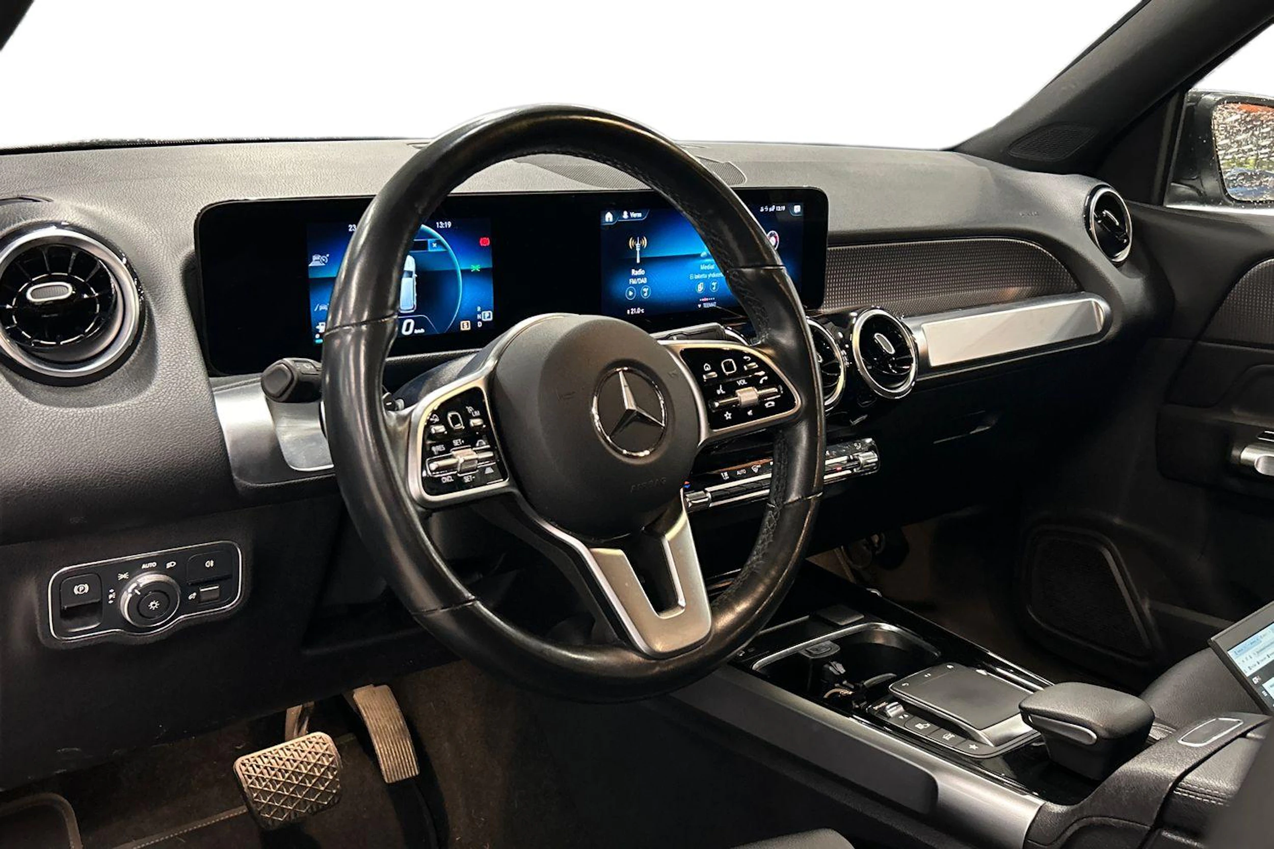 musta Mercedes-Benz GLB 2022 kuva 3.